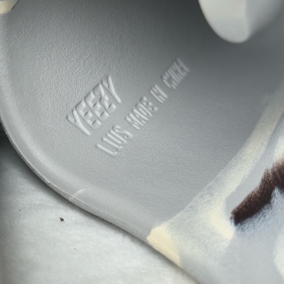 Adidas Yeezy Slides ‘MX Granite’ – Size 11 Men’s - Picture 7 of 12